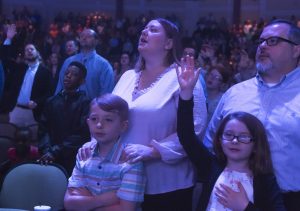 Families gather to celebrate Easter; thousands turn out for Chestnut Ridge service